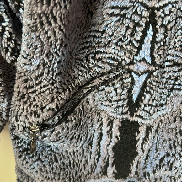 Women’s size 20 vintage zepla fleece, purple and black zip up fasten - Picture 3 of 5